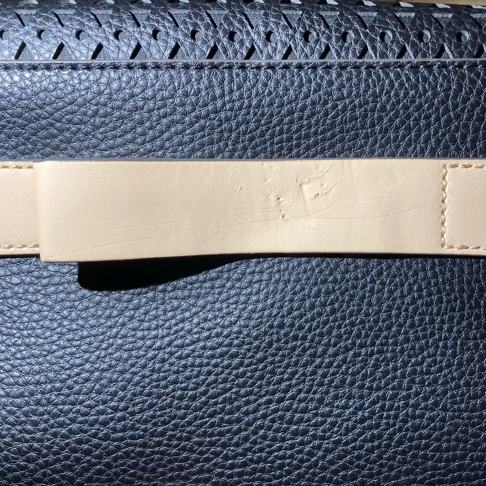 Guess Purse - Picture 11 of 14